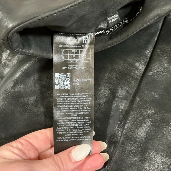 Guess Faux Leather Black Mini Skirt Size Large - Picture 7 of 8